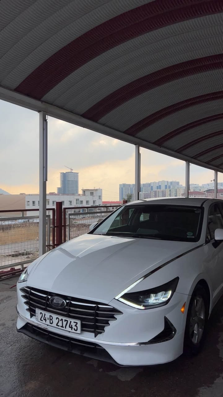 السلام وعليكم سوناتا موديل 2022مواصفات العادية SE
محرك 2.5 تنفس طبيعي المرغوب وارد امريكي السيارة كلين تايتل كفالة عامة مابيها قطرة صبغ مجرد PDR على كد ثلاث اسابع كفالة عامة حتا دعاميات بدون صبغ لون ابيض ثلجي سيارة جديدة كلش و نظيفة ماشية 40 الف كير محرك ايرباك كلشي بشرط سيارة برغي ما مفتوح بيها على وضع شركة كلشي وين ما يعجبك تفحص افحص 
مواصفات سيارة 
رادار امامي 
قيادة ذاتيه 
تحديد مسار 
اوتو هولد 
توقف ذاتي 
اوتو ستارت 
4 انضمة قيادة 
سايد بريك دكمة 
كير دكم 8 نمر 
ويل كب كروم 
لد امامي ولايت زينون 
لد خلفي LED
شاشة جبيرة و ابل كار بلي واير ليس 
سيارة رقم دهوك باسمي 
تحويل نفس اليوم مكانها دهوك 
سيارة جديدة بالعافية ع ياخذها 
***********
*********** دهوك, العراق
