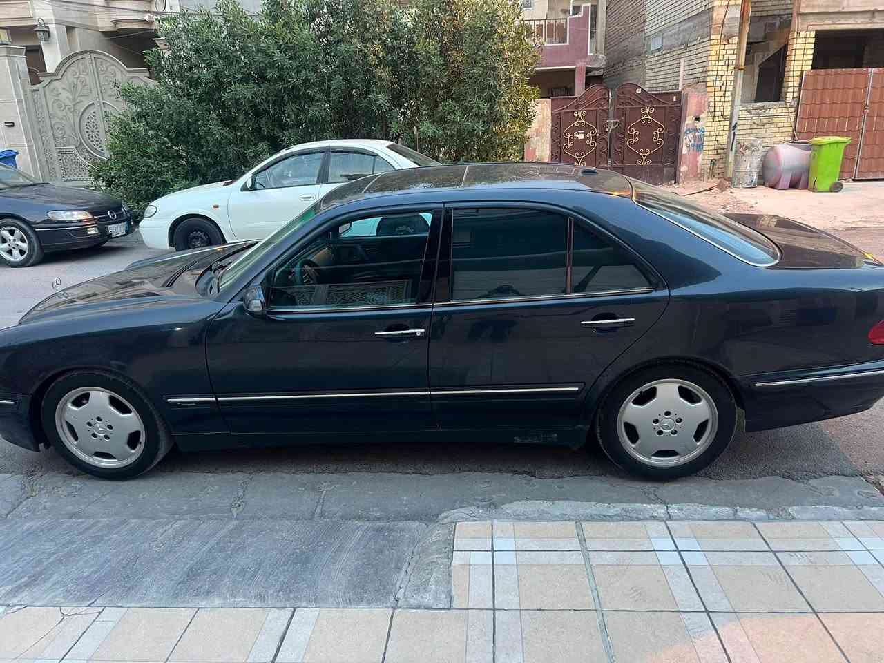 مارسذس ام عيون ٢٠٠١ مسجله ٢٠٠٠ فول افنكارد رقم نكليزي بسمي سياره جاهزه عله الاخيرويل ١٧ مكينه ٣٢٠ بيها قطعتين صبغ فقط السعر ١٢٨$ مكانها حي تونس ***********
