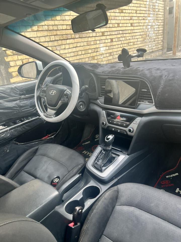 السلام عليكم النترا ٢٠١٨ رقم بغداد دولي حادثها جاملغين امامي ودعاميه صبغ بدون تبديل
باقي ليبل واحد ماشيه ١٦٠ سياره كير مكينه خير من الله 

نص فول مواصفات Seالسياره بيها تكشير جدا بسيط 

السعر ١٠٧وبيها مجال قليل تجي تشوف بعينك والسياره خير من الله ورقم الهاتف ***********
