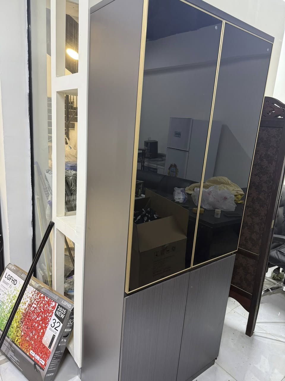 دولاب مكتبي ك الجديد
اشتريته من جشعمي
خلي سعرك بما يرضي الله 
المكان العاميره العمل الشعبي
***********
