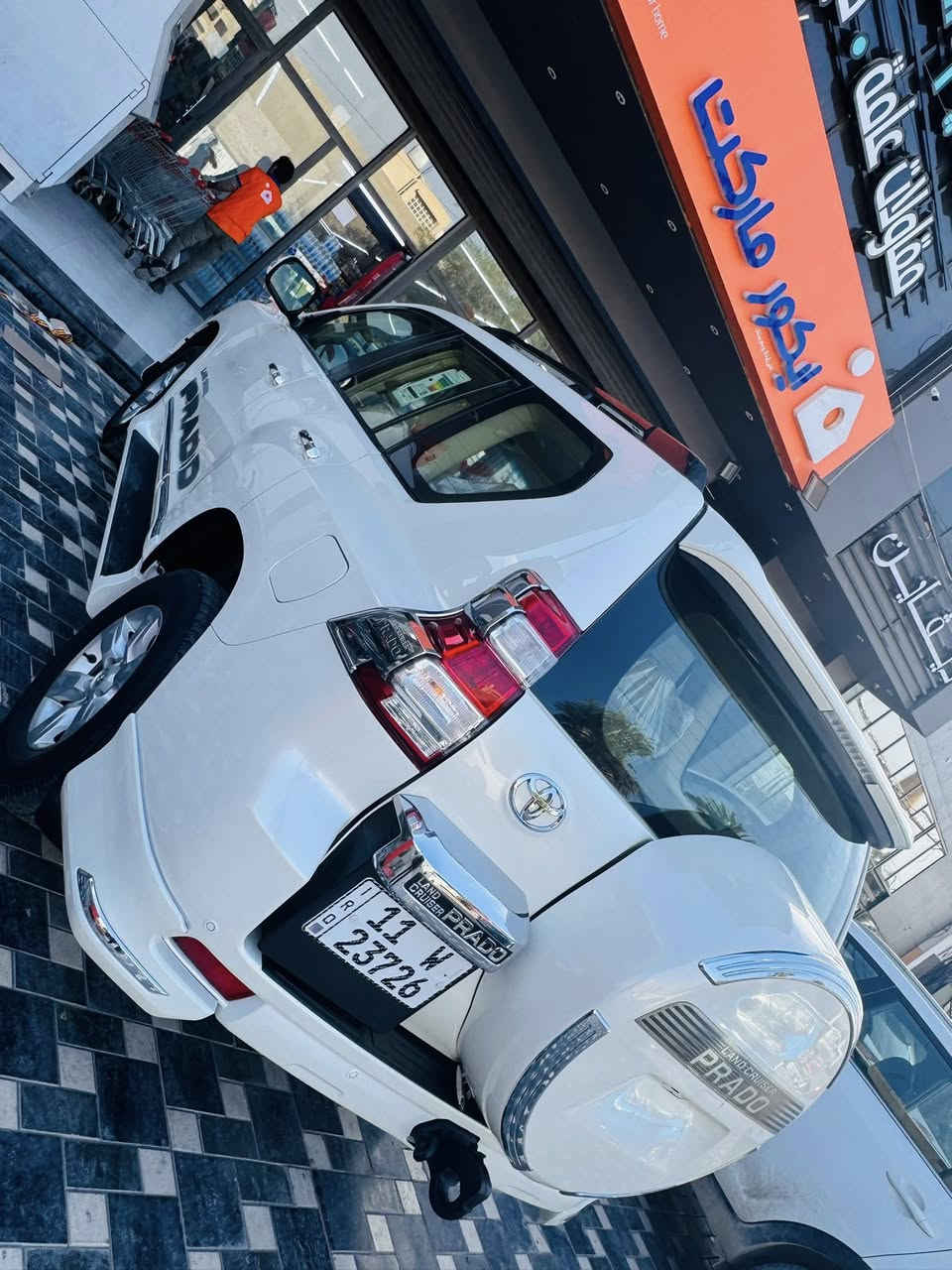 السلام وعليكم ورحمة الله وبركاته 
للبيع تويوتا برادو موديل 2015 TXL كويتية 
فول مواصفات الكويتي اصلية 
دبل تانكي دبل كراسي كهرباء حساسات امامي خلفي كامرة فتحة سقف مري شفط سير تعليق ثلاجة زراك لايت وباقي المواصفات معروفة… ماشية 160 الف حقيقي والسيارة جديدة جداً ولا ملعوب بيها 
مكفولة من الصبغ والتبديل فقط ربع الدعامية الخلفية صبغ وتكحيل كرت بالتكمة لباقي كفالة
رقم بغداد الجديد وتحويل جديد 
للاستفسار / *********** 
السعر 330 وبيها مجال بسيط
