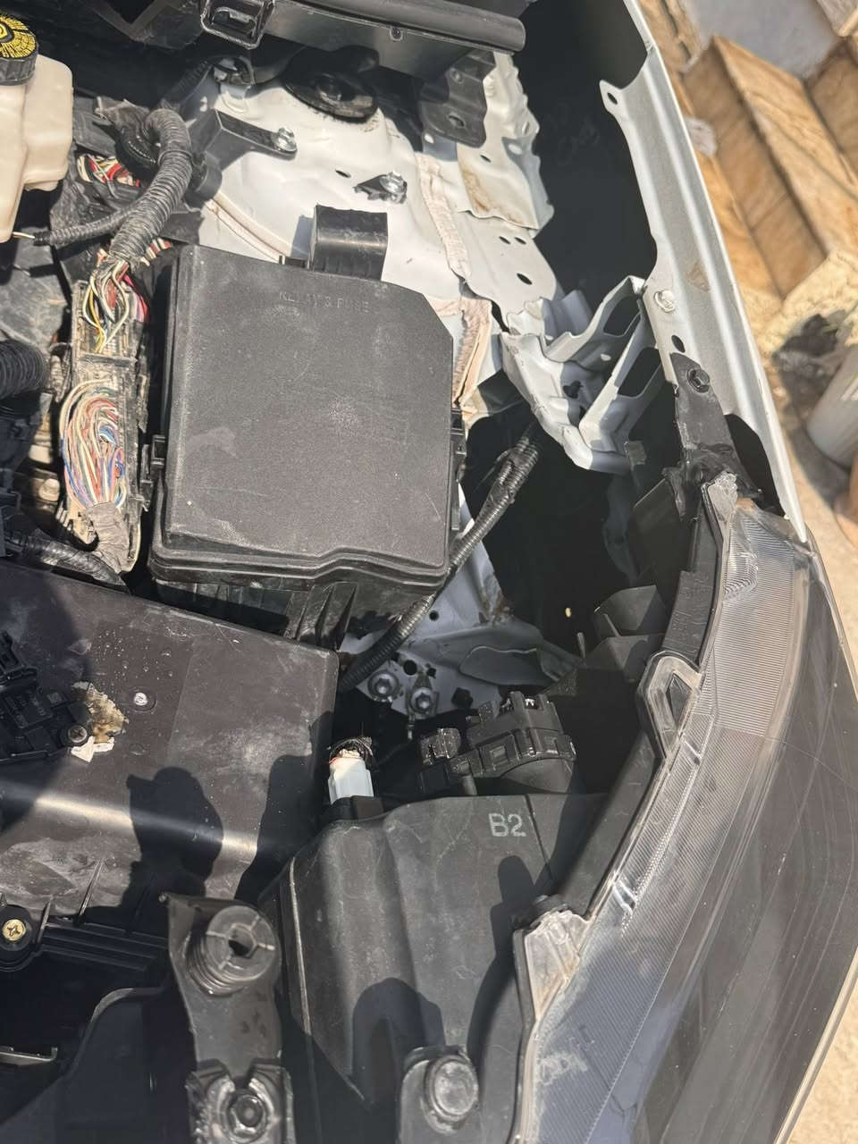 السلام عليكم للبيع تيوتا يارس كروز موديل 2024هايبرد محرك 1500 ضرر فقط جاملغ يسار مبدل قطعه اصليه وبدون صبغ ماشيه سياره 51الف كيلو سياره جاهزه كل نقص مابيه عليه صيانه كامله مواصفاته رادار مانع تصادم مودات قياده اتو هولد سياره بصمه مري شفط جام اوتو رقم بغداد بئسمي سياره عليه صيانه كامله 
سعرها 133ورقه مكانه بغداد الدوره 
تواصل(***********)(***********)
