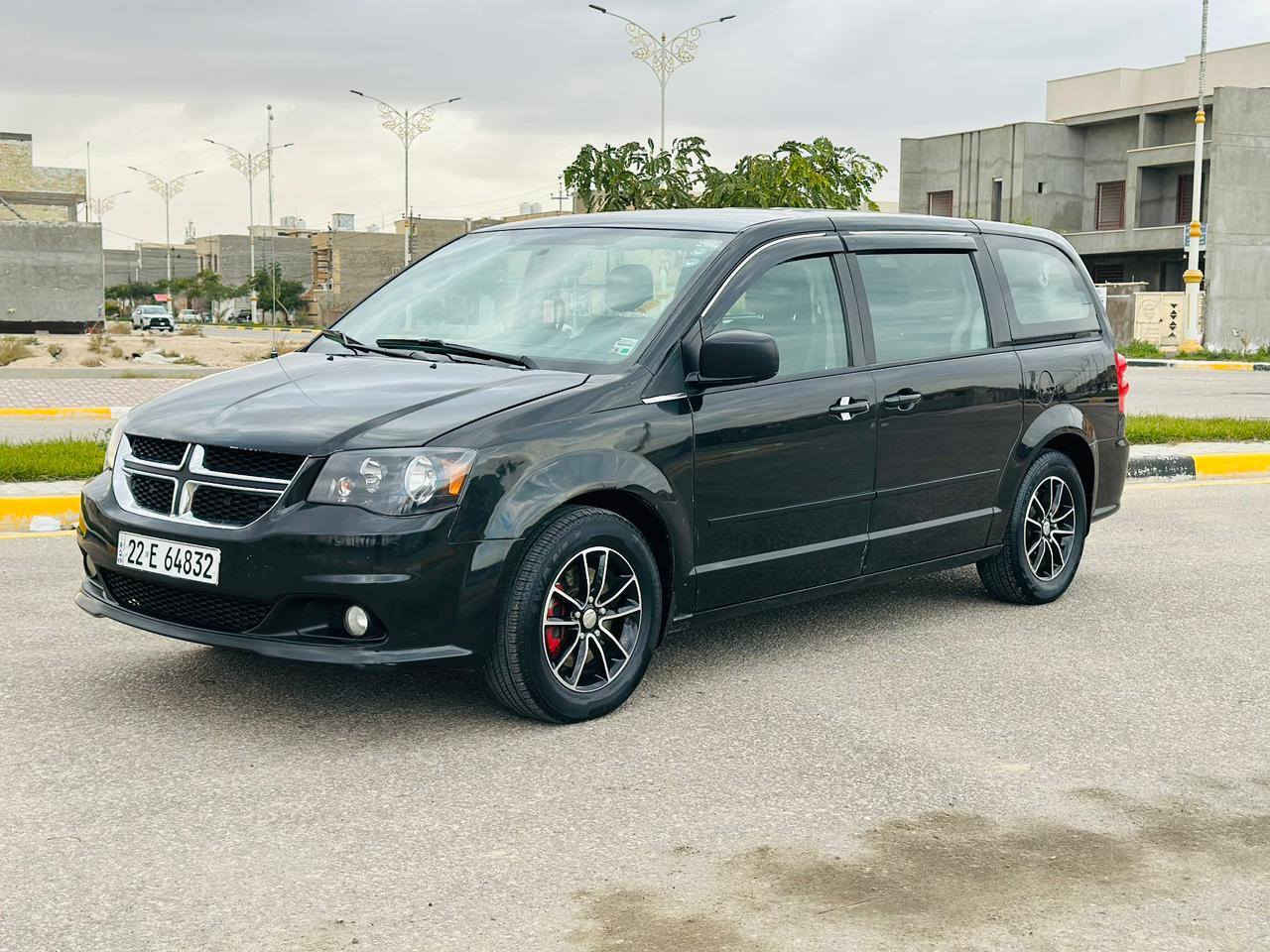 سلام عليكم ورحمة الله وبركاته
دوج كرفان موديل 2017 وارد امريكي حادث جاملغ او بنيد بدون دواخل  رقم اربيل هزه جديده سنويه مجدده  سياره كلش نضيفه ماشي 75 الف حقيقي محرك 3600 
تخم تاير تبريد 3 قطع دواخل سياره بيجي شاشه كامره نضام يكو  سياره كلش حلوه 
السعر 157 وبيها مجال الستفسار ***********.
مكان سياره كربلاء
