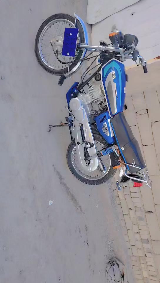 دراجه موديل 20 رقم سنويه انجليزي السعر 1,700 شرائي يراسلني واتساب رقمي ما يشتغل هذا  مو يجي واحد سلوت براسي ***********
