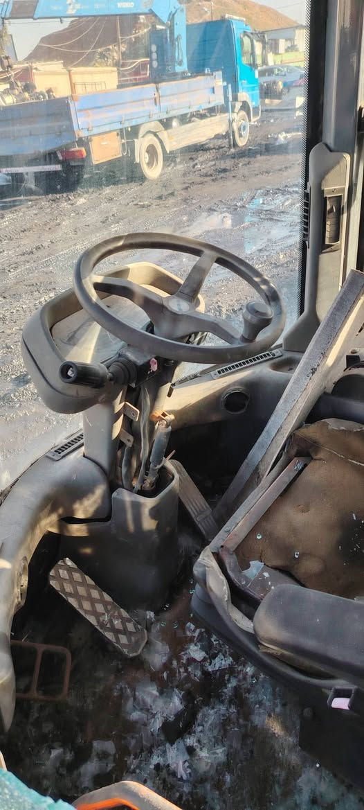 كابينة شفل هيتاكي مع المحرك ولاكسلات للبيع *********** واتساب
