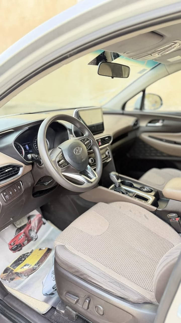 للبيع هيونداي سنتافيا 2019 خليجي 

• مكينة 3.5 V6 قوية وناعمة
• وارد خليجي
• دبل (AWD)
• جير أوتوماتيك 8 سرعات
• شاشة كبيرة مع نظام ملاحة (Navigation)
• كاميرا خلفية مع حساسات أمامية وخلفية
• تشغيل بصمة ودخول ذكي
• كراسي جلد كهربائية مع التدفئة والتبريد
• تحكم بالسكان ومثبت سرعة
• مرايا كهربائية مع طي كهربائي
• أضوية LED ونهارية
• فتحات تكييف وتبريد للصفين الثاني والثالث
• جنوط وكالة
• 3 صفوف (7 ركاب)

📊 الممشى: 80,000 كم فقط.

ملاحظات:
• جاملغ مصلح
• البَنيد مبدل أصلي
• الفحص مرحب به

السيارة استخدام شخصي ونظيفة جداً، والمحرك والشاصي بحالة ممتازة ولا تحتاج أي صرف.

🚗 السيارة باسمي وتحويل ثاني يوم
السعر (185) وبيها مجال 
الرقم :***********
