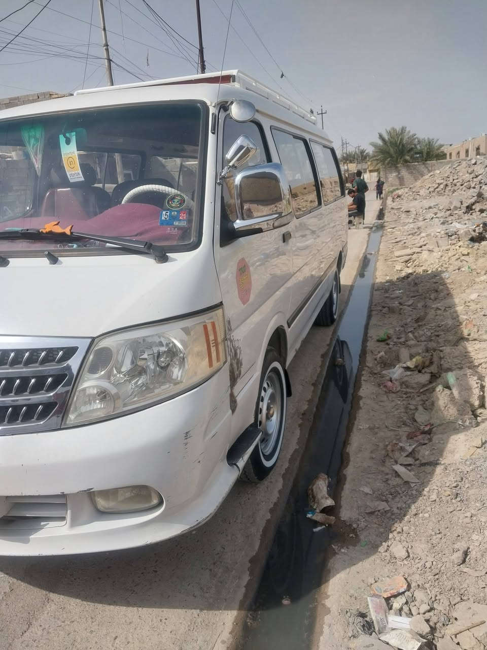 سلام عليكم فتون موديل ٢٠١٤ مكفوله من الصبغ ولبارد طخه بيها باب السايق كد شبر كير مكينه اكسن مكفول رقم واسط تحويل مباشر السعر 87 مجال بسيط *********** مكان السياره بغداد مشتل
