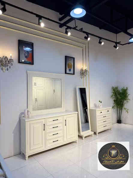 موديل توب لاين
نجارة عراقية 100‎%‎✅
ضمن وجبة الدرجة الاولى 

السعر3ملايين و700الف فقط 

تتكون من 10 قطع

وجه الكنتور خشب MDF

داخل الكنتور صاج طبيعي 4ملم

الظهر جرجوبة شد براغي 

القاعدة الارضية للكنتور بلوك بورد

ارتفاع الكنتور 250سم

عرض الكنتور350سم

عرض الكنتور مع زاوية الملابس 470سم

شازلون خزان شغل معمل 

طابورية جلوس اضافية 

السعر3700الف فقط
نقل وشد ماجاني آلجميع محافظات العراق 

العنوان بغداد الجديده خلف جامع سامرائي 

***********
***********
