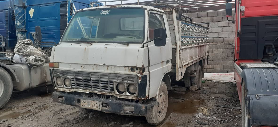 بسم الله الرحمن الرحيم
سلام عليكم 
سيار دانيا للبيع 
رقم بغداد صدامي
مكينه بانزين 
سنويه ساقطه 

للستفساره ***********
