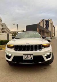 ‎جيب كراند شيروكي   4XE 2024 وارد امريكي ‏2.0L Turbo  ‏‎حجم المكينه : ...