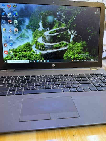 المعالج Intel Core i3 (جيل السادس 6 )
HP 250 G
هارد HHD
حالة البطارية 100‎%‎ 
شاشه وكيبورد نظيف 100‎%‎ 
الشاشة: 15.6 بوصة – HD
الكرت (GPU): Intel HD Graphics مدمج
الرام (Memory): 4GB 

السلام عليكم حاسبه HBمستخدمه قليل لأغراض الدراسة فقط من الجيل القديم  مكاني كاظمية 
***********
