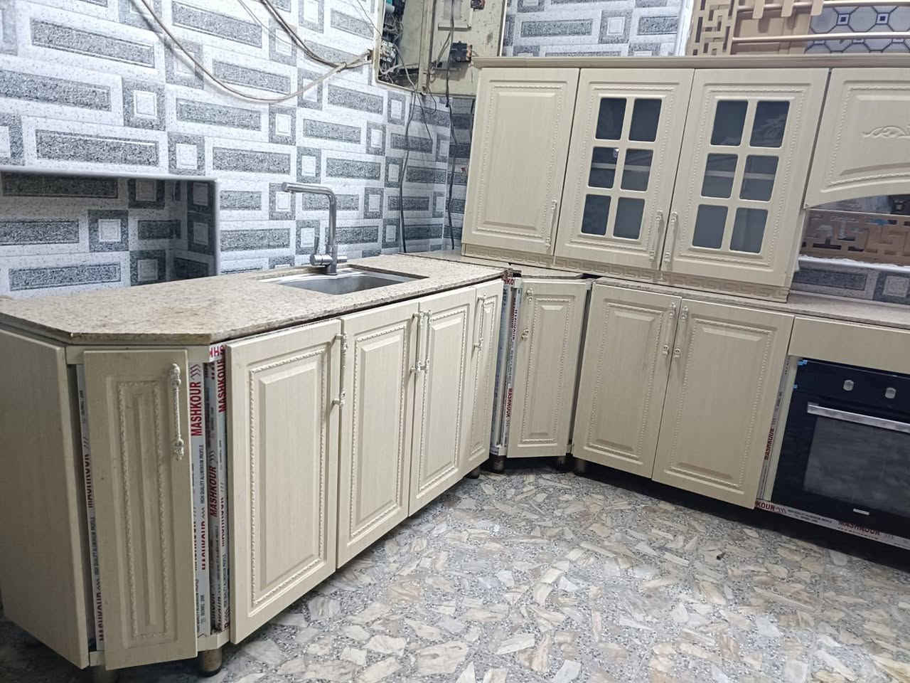 سلام عليكم كاونتر اجدي اف نضيف جدا داخلة المنيوم سعرة 750بي مجال + ثلاجة هيتاشي انفير


**إذا كنت صاحب هذا الإعلان وتريد حذفه لأي سبب، رجاءا أرسل رسالة إلى الدعم الفني**