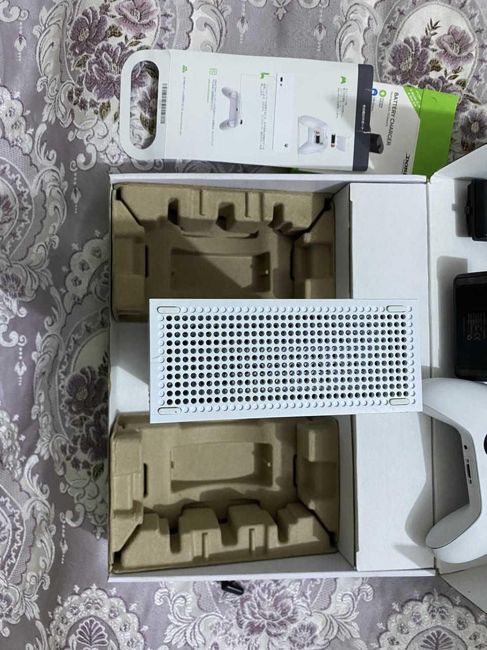 السلام عليكم جهاز اكس بوكس للبيع
الجهاز جديد استخدام قليل جداً إصدار الجهاز 2024 تختيم 18 لعبة بس مع كيم باص التمت وياه 10 الألعاب بدون اتصال إنترنت أو كيم باص الجوستك  مالتة الأصلية و بطاريات 🔋 عدد 3  ملحقاتة كاملة سعر الجهاز 350 للاستفسار ***********
