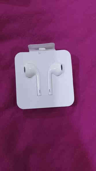 السلام عليكم 
راس شحنه مال ايفون مثل ماواضح بالفيديو ي تشتغل كلشي مابي استعمال شهرين فقط سبب البيع بعت ايفون ضلت عندي ماخذه 30 أريده ابيع 20الف 
سماعات ايفون مامفتوحه اصليات اريدهن 10الف بي مجال 
البصره -المعقل ***********
