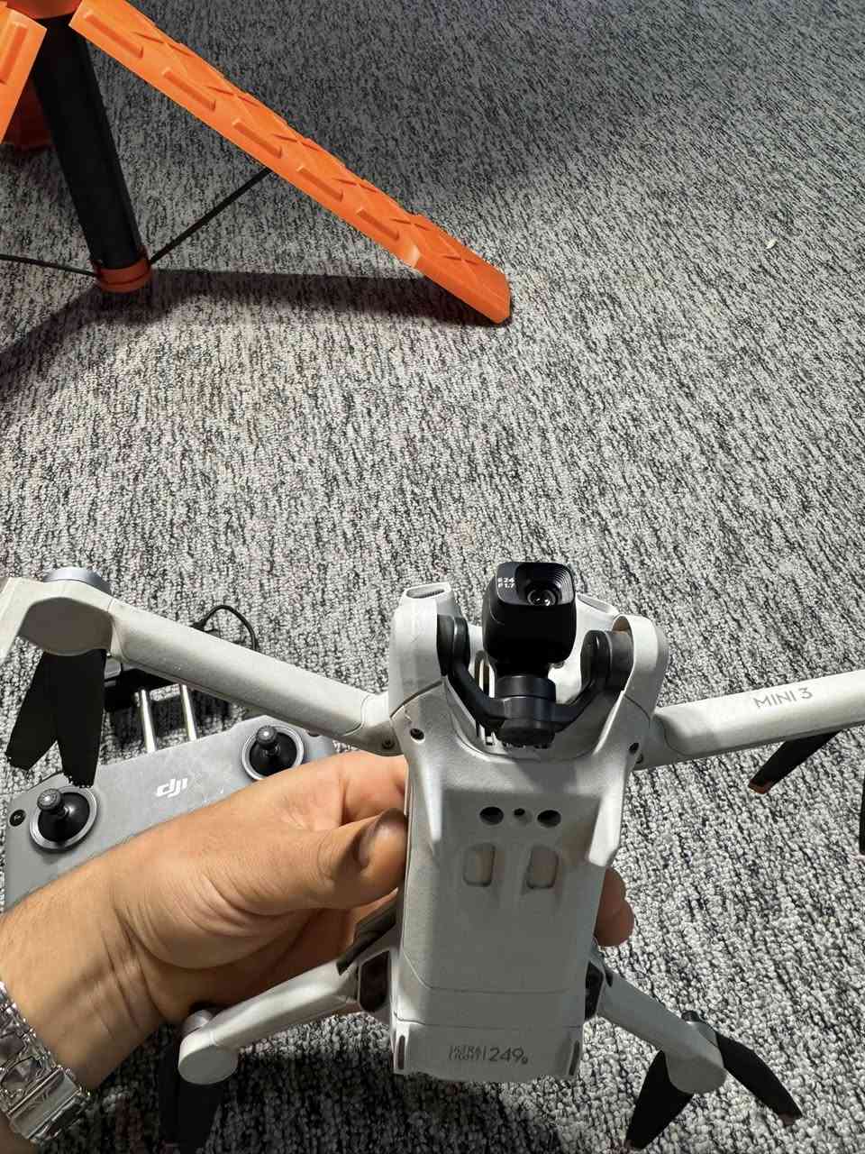 درون مني 3 البيع وياها جنطه و 3 بطاريات وشاحنتها جاهزه تجي تطيرها وتصور بيها يلا تستلم فقط الكمبل مالتها مصلح وشغاله مبيها اي مشكله مكاني نجف كوفه معندي توصيل رقمي ***********
