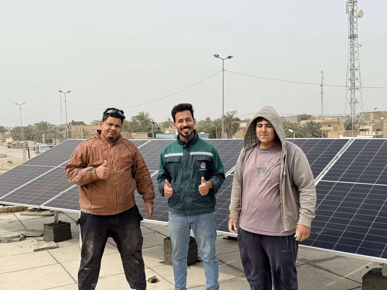 على بركة الله ☀️💪
تمّ تجهيز وتنصيب منظومة طاقة شمسية متكاملة بقدرة 10 أمبير نهاري / ليلي
في بيت العم حجي خيري ال عبيد أبو سجاد  
وفق مواصفات مدروسة بعناية لتوفير أداء ثابت، كفاءة عالية، وتجهيز مستقر يلبي الحاجة اليومية بأفضل صورة.

🔹 مواصفات المنظومة:
✅ ألواح لونجي بقدرة 615w
✅ بطارية Deye بسعة 10KW
✅ انفيرتر SRNE بسعة 5.6kw

🔹 الضمانات:
✅ ضمان الألواح: 15 سنة
✅ ضمان البطارية: 5 سنوات
✅  ضمان الانفيرتر سنتين

مستعدين لتنصيب المنظومات الطاقة الشمسية


**إذا كنت صاحب هذا الإعلان وتريد حذفه لأي سبب، رجاءا أرسل رسالة إلى الدعم الفني**