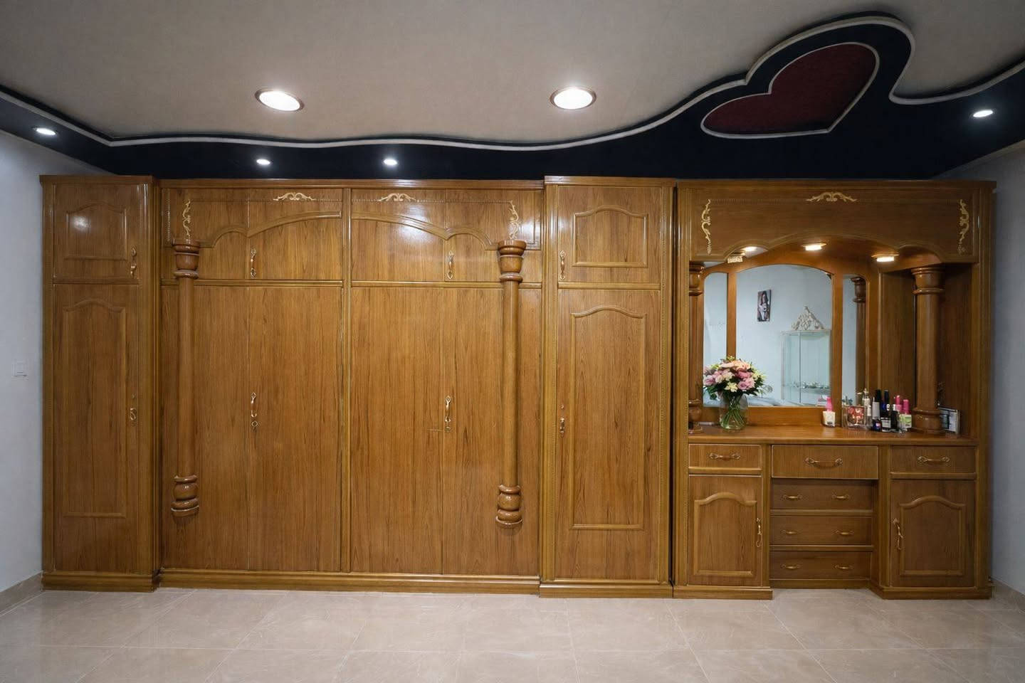 غرفة تسگام ضخمه وجديده ٤ ملايين وبيها مجال عنوان النجف - كوفه
***********
