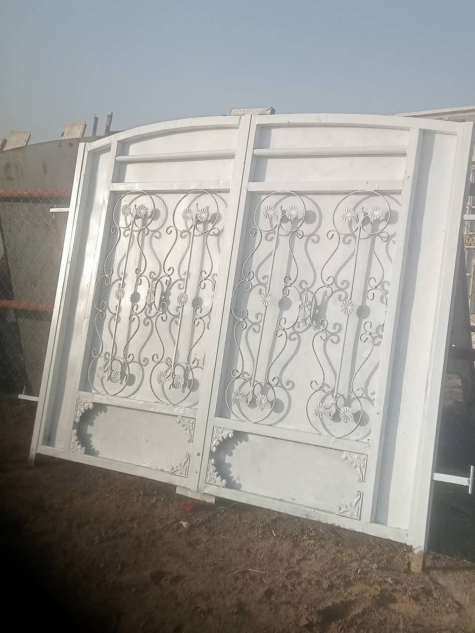 باب شارع طلكتين عرض مترين ونص
سعر 170 الف جوه سوك تفصيل ‏‪0774 846 8680‬
