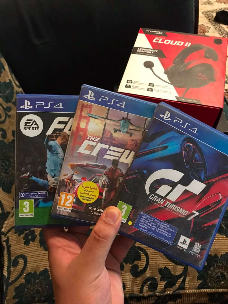 بلي فور سلم
النظافه 80%
+the crew 2
+gran turismo 7
+fc24
3 يدات 
+سماعه hyperx cloud 2
السعر 300 الف ويه السماعه 
بدون السماعه 250 الف
واتساب ***********
