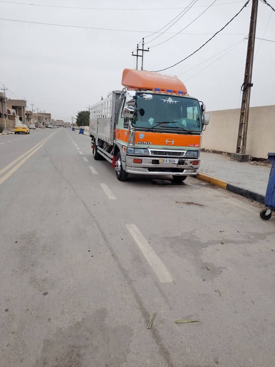 سلام عليكم سياره هينو انكر ستة وربع بلادي ٨٠ عادي سياره جاهز من كلشي مكان كوت *********** موديل ٩٦
