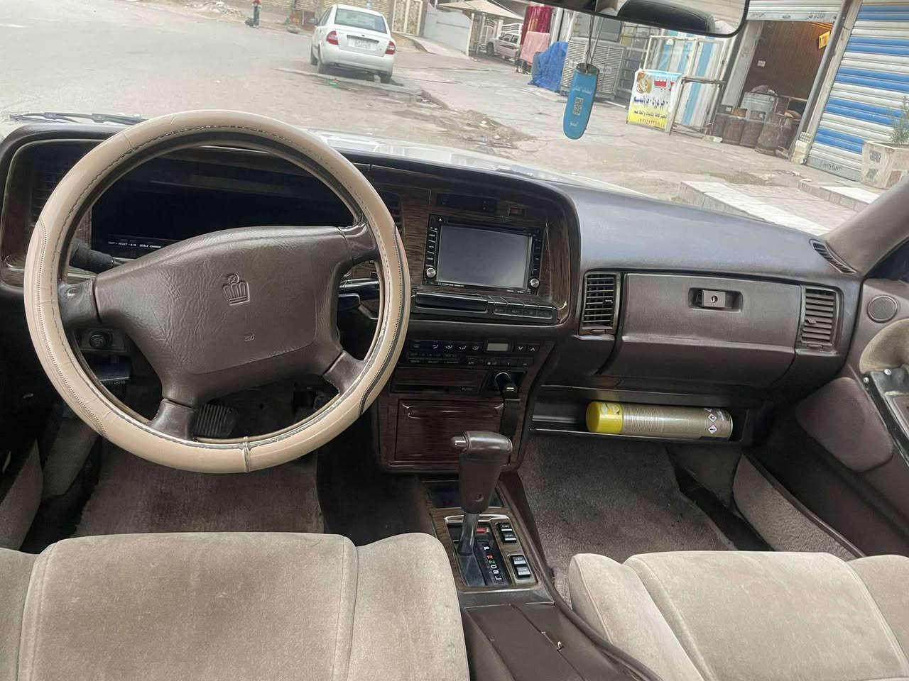 السلام عليكم هارتوب موديل ٩٠ رقم بغداد انكليزي باسمي كير مكينه مكفوله صدر جديد مكفوله من ضربه وصبغ والكص بيه جراد خفيف ب قماره تخم تاير سياره نضيفه وجاهزه  داخله نضيف جدا مكان سياره بغداد السعر ٥٥ بيه مجال بصيط الاتصال ***********
