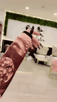 مركز بيــلا💄عنــوان الجمال
العنوان المعلمين مقابل مدرسة شمس الضحى
📞***********
