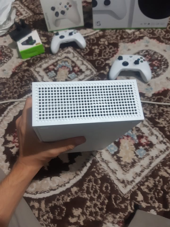 Xbox series s
نظيف جدآ مصار 10 اشهر من اخذته ملحقات كاملة جوستك عدد 2 اصليات الثانية بيها درفت خفيف جدآ وشاحنة وبطاريات وكارتون كامل متكامل كلشي نظيف شخط مابي السعر 410 امانة الله جهاز نظيف ولا باله ولا غيره وكلشي كامل بيه للاستفسار ***********
