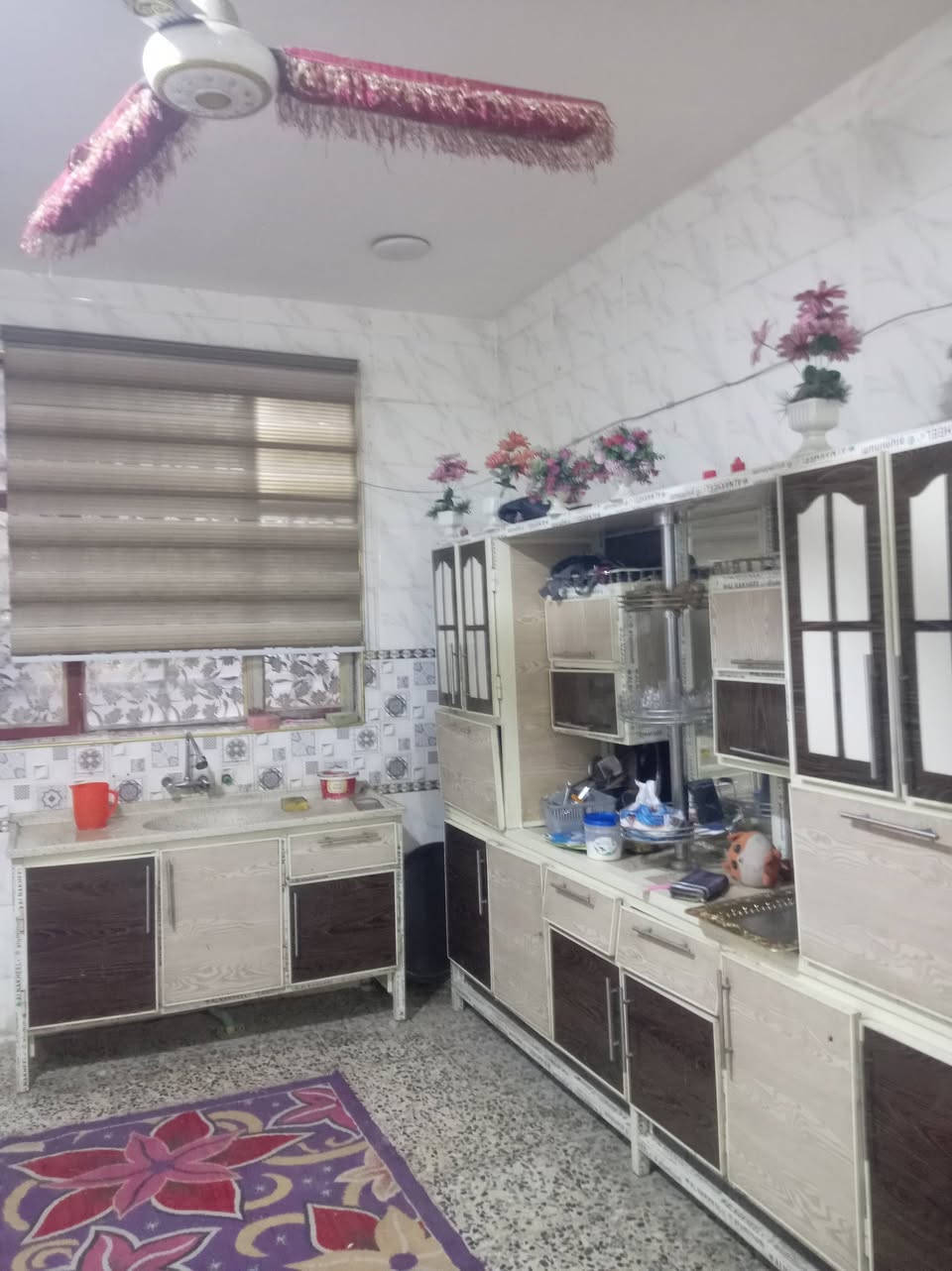 السلام عليكم بيت للبيع في الدوانم قبل السكه شارع افران الضياء طابقين بيه ٤غرف واستقبال ومطبخ وحمام عدد ٢ بناء سنه ٢٠٢٣ السعر ١١٥ بيه مجال للشراي ***********
