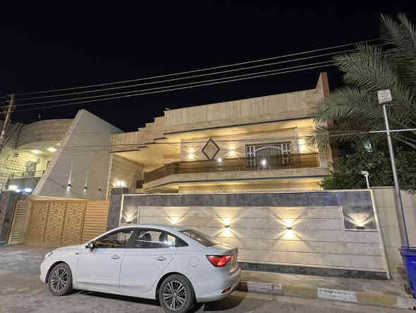 عقار للبيع 🏠
الموقع : حي الحسين / ضباط الملحانية موقع مميز قرب الشارع العام 
المساحة ٣٠٠ متر 
الواجهه ١٥ نزال ٢٠ 
يحتوي على :
٥ غرف نوم كبيرة (سويت)
مطبخ حار بارد 
صالة 
حولي 
استقبال 
٢ (لوندري) 
حديقة داخلية واسعة 
بناء حديث (٢٠٢١)
للاستفسار الاتصال: ***********
