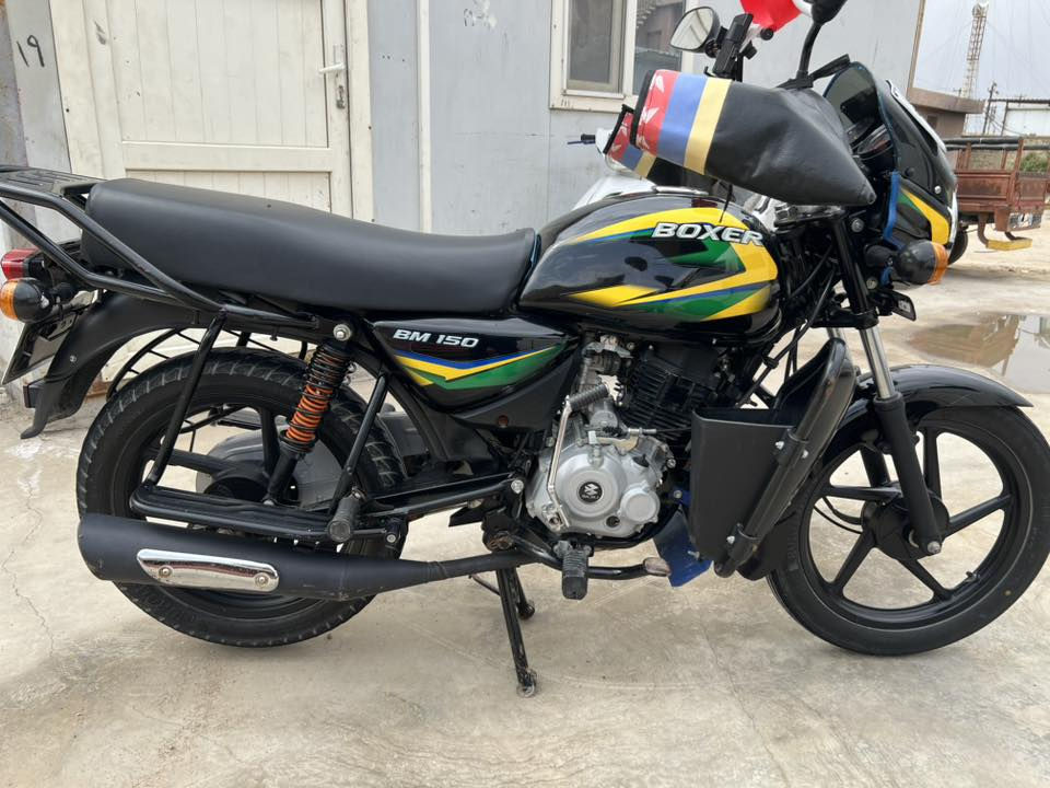 السلام عليكم دراجه بوكسر ٢٣ رقم وسنويه السعر مليونين و٦٠٠ الدراجه مكفوله من كلشي  العنوان القرنة 
للتواصل ***********
