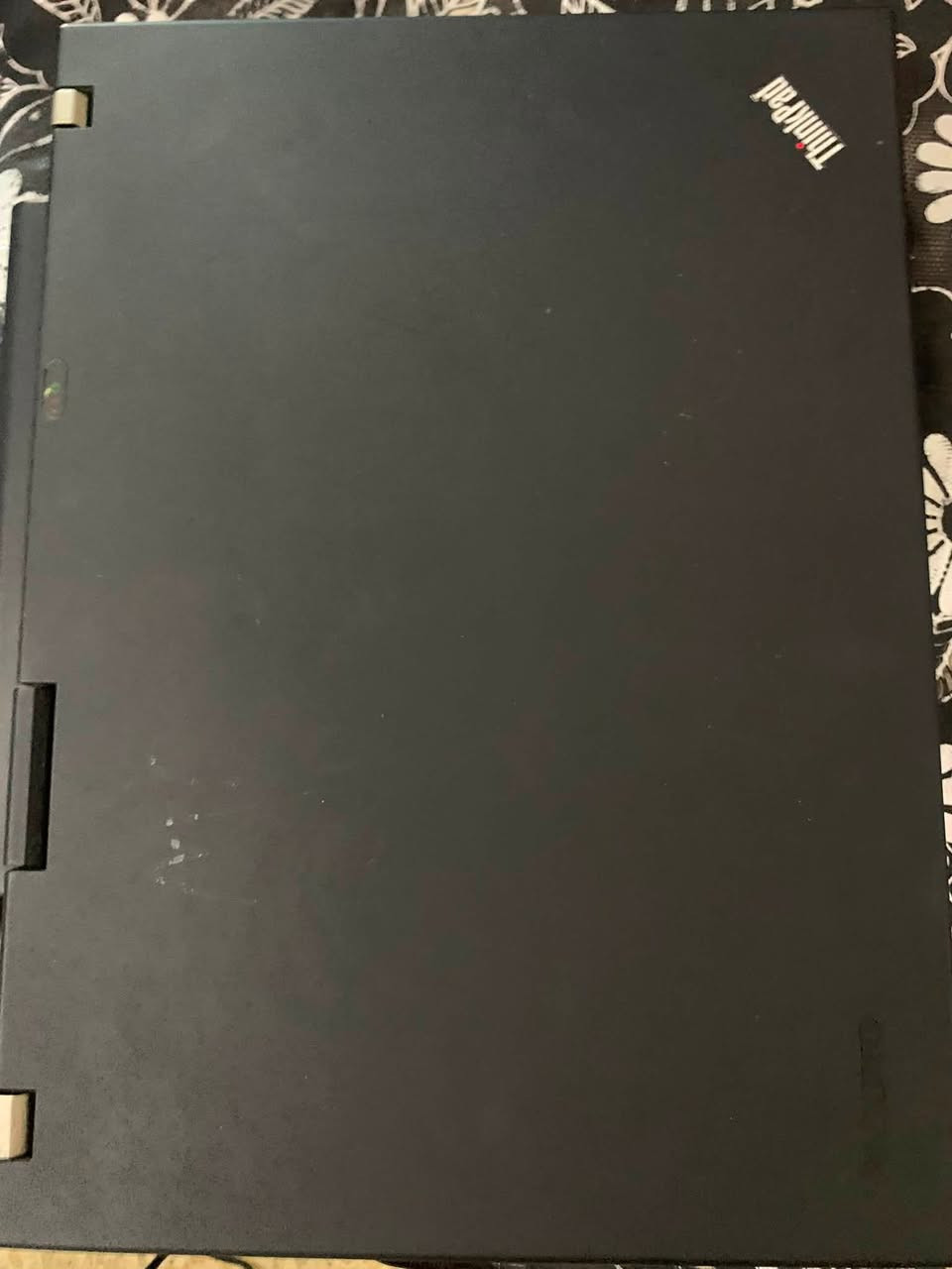 وب Thinkpad ماركة lenovo  
وندوز 8نضيف شغال سريع معالجه قوي يحمل برامج العاب  بي بس بطاريه يرادله تبديل  
السعر 150 وبي مجال 
***********
بغداد الدوره
