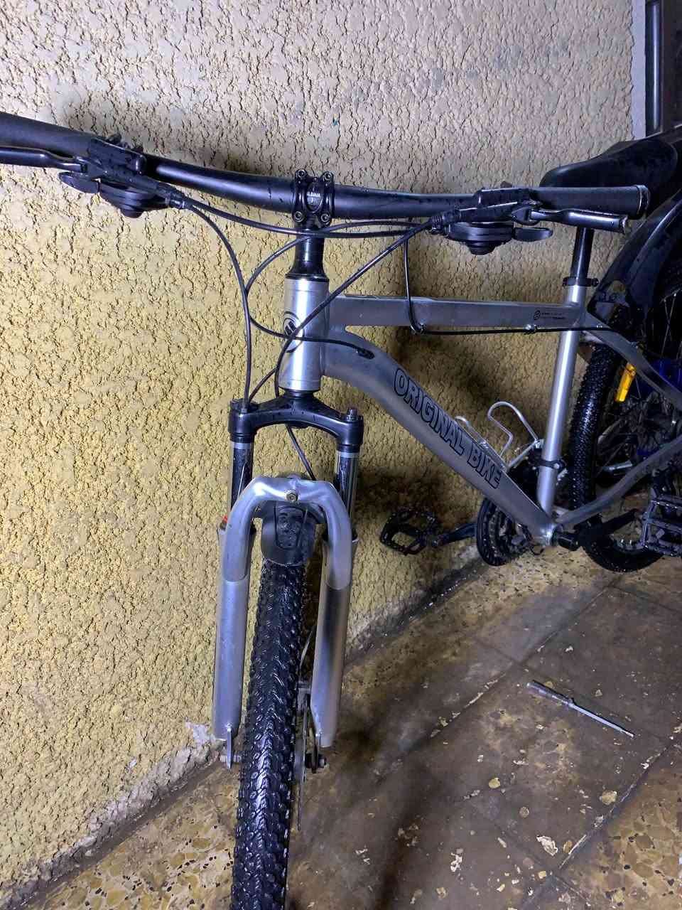 السلام عليكم
بايسكل (MTB) – Original Bike
حجم ٢٦
الإطار: ألمنيوم خفيف وقوي
السرعات: تبديل خلفي ٨ امامي ٣ 
الفرامل: دسك أمامي + خلفي
دبلات تنقفل تنفتح + مساعد يمتص الصدمات 
تايرات جدد ضد الكزاز ول سلي 
اخو الجديد استعمال قليل وبل حقيقه انظف واحله 
السعر ١١٠ الف وبي مجال بسيط
للاستفسار التواصل ماسنجر وواتساب
***********
