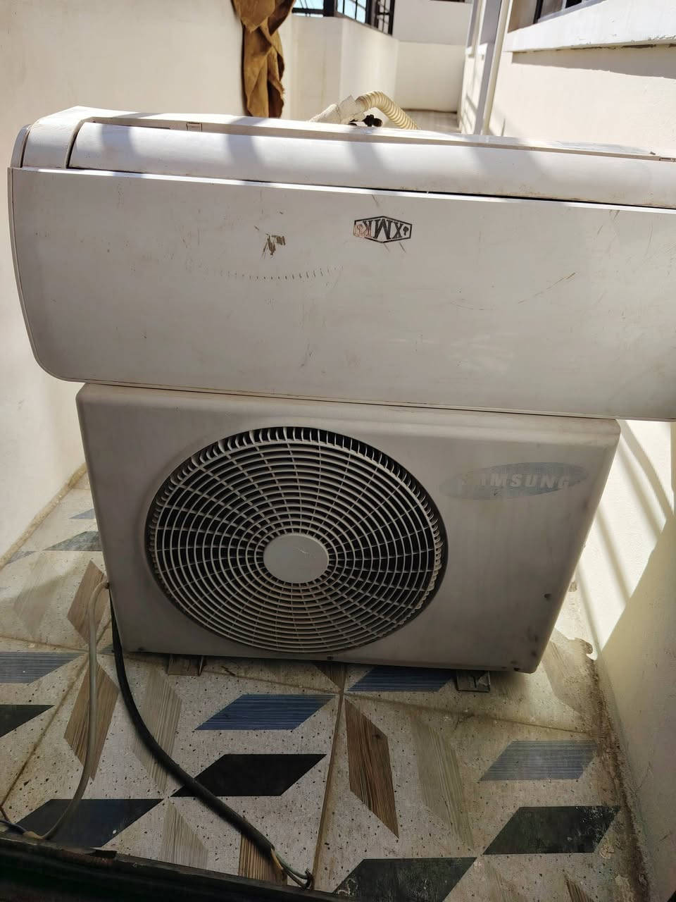 السلام عليكم سخان جديد غير مستخدم تعليك كامل سعره ٥٠ الف سبلت واحد طن مع البواري ومشحون شغال سعره ١٢٥ الي مكانه التأميم للتواصل ***********
