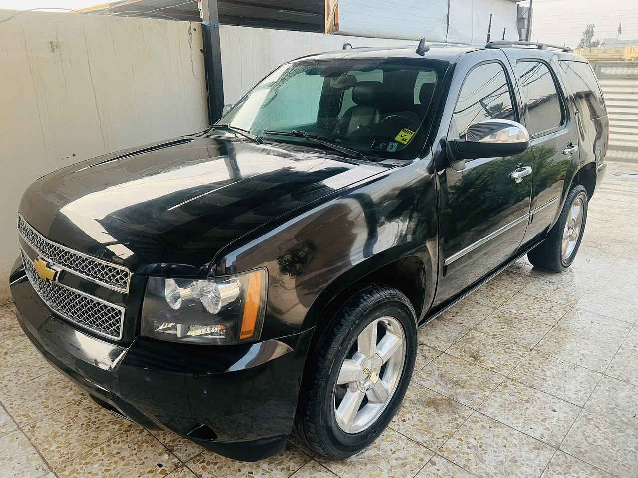 السلام عليكم 
جديد جديد جديد 
للبيع تاهو 2014 ادوات LTZ فول مواصفات 
مكفولة من الكص ومن السرقة 

مكفولة كير ومكينه واكسل 
المواصفات 
دوسات كهربائيه شفط ( تفتح الباب ينزلن الدوسات)
كشنات جلد 
كشنات كهربائي 
شاشة بل دشبول 
شاشة بل قماره 
كشنات منفصل(ملكي ) 
كامره خلفية 
كشنات تدفئه 
ويل كب 
باب خلفي كهربائي 

معروفه مواصفات LTZ 
بيها اهواي مواصفات 
السعر 110 وبيها مجال 
العنوان بغداد 
الهاتف/ ‭***********
