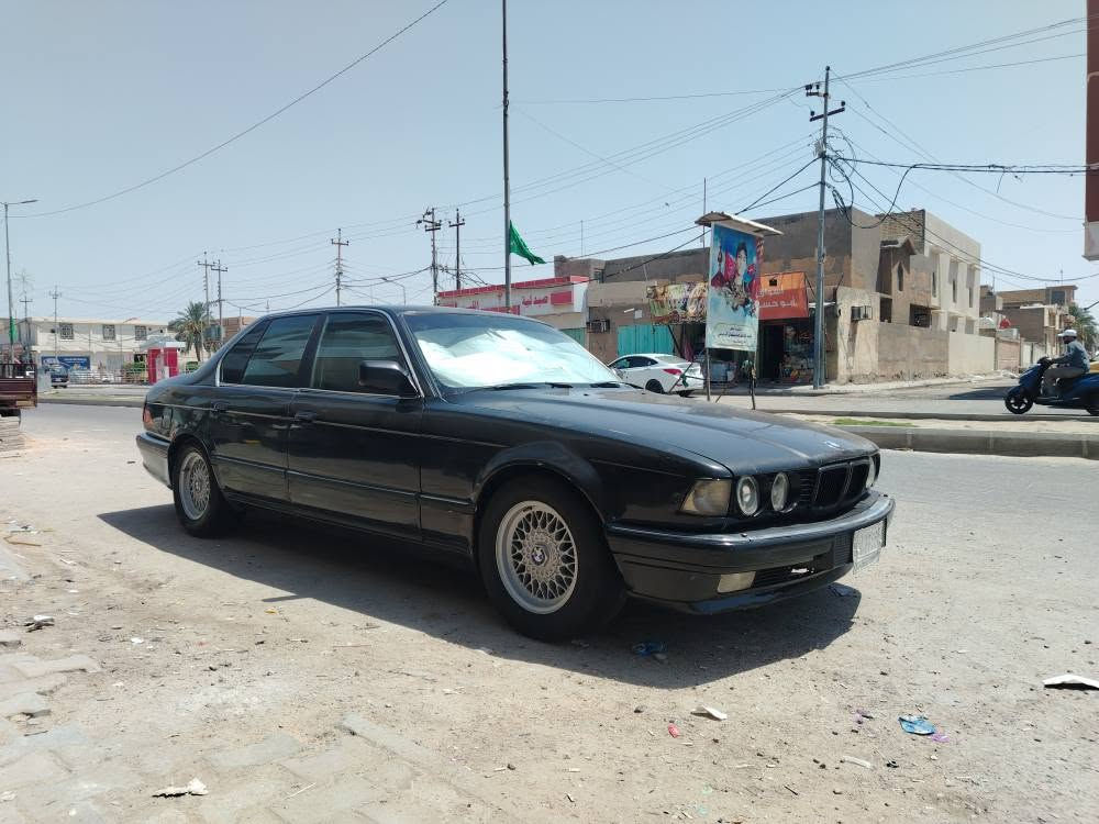 السلام عليكم لبيع BMW 730 موديل 93 سنويه 2028 نجف مشروع وطني سيارة كير مكينه تبريد كفاله كهربايات شغاله كلها تخم تاير حداديه 80٪ البدي مابيه ضربه صبغ موجود تجي تحكم بعينك احلى من صور سيارة ستفسار خاص لو تصال رقم *********** السلمان, المثنى
