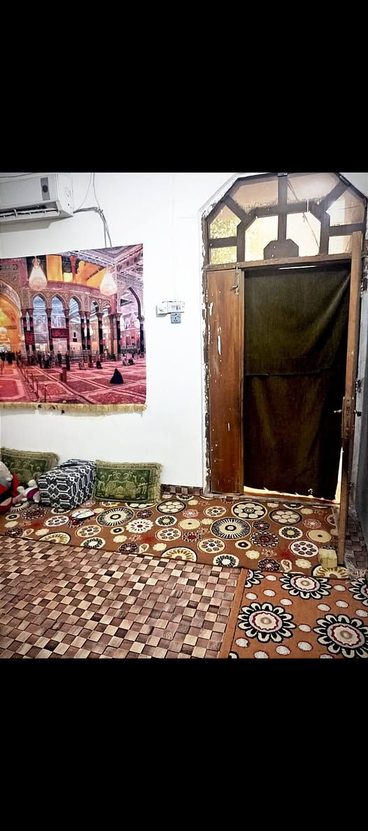 السلام عليكم اسعد الله اوقاتكم🤍

ملاحضه:البيت حاليا فارغ وجاهز للسكن 
🛑#دار سكن للبيع  بناء قديم 2014

# المساحه 170م

..................... 

🛑# نوع العقار طابو صرف زراعي بإسم عراقي

🛑# وكاله ومكاتبه نسخه من طابو

................... 

🛑# يتكون من غرفه2 كل غرفه 4×4وصاله وموزع واستقبال 6×4 ومطبخ وصحيات حمام في الداخل وتاليت في الخارج 

🛑#يبعد عن الشارع الداخلي السايدين  وقبه بو الجوزي مشي سيرا 5 دقائق أقل النصف كيلو  عرض شارع البيت 7 ونص متر  

🛑#  جميع الخدمات متوفره مدارس وماء و كهرباء و مجاري 

🛑# خلف البيت نهر بزل للمجاري ماتحتار بيهن 

🛑# العنوان البصره ابو الجوزي مقابيل قبه أبو جوزي  وتدخل بلفرع 

...................... 

🛑السعر 60 وقابل للتفاوض... 

🛑الاستفسار📞 *********** البصرة, العراق
