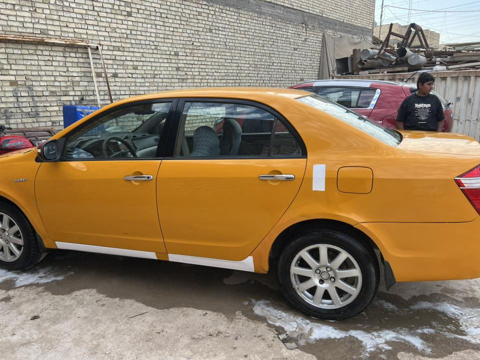 سلام عليكم جيلي موبل 2013سنويه بسمي بغدادكير ومكينه بلاديه. تخم تاير تفه تبريد كمريسر ياباني. بور ستيرن ياباني كلج شاد كورله صدر جديد امامي وخلفي صار شهر  سعر45 بيه مجال  سكن بغداد بلديات ***********.
