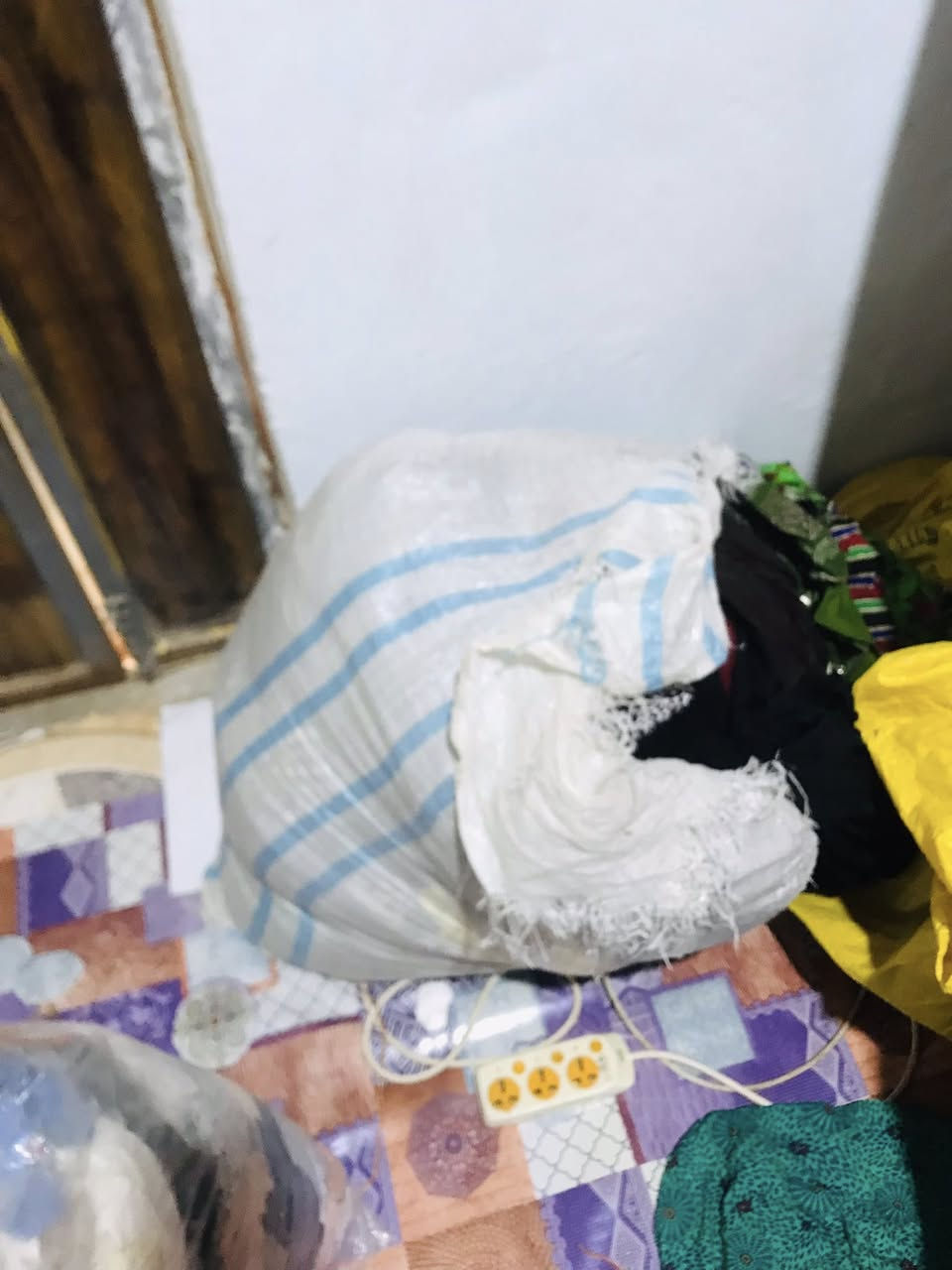 السلام عليكم هاي بضاعه للمبيع بيه كبات و احذيه و بجايم نسائي و و طفال و تركات مال نوم ستن و لا نجري بيه يعني شنو يطلعلك بيه بي العافيه عليك الي مهتم يدخل خاص


**إذا كنت صاحب هذا الإعلان وتريد حذفه لأي سبب، رجاءا أرسل رسالة إلى الدعم الفني**