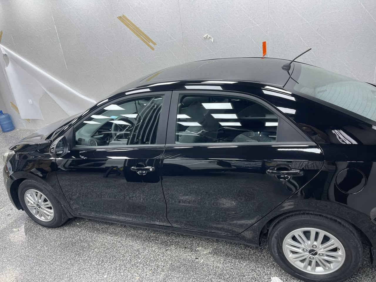 السلام عليكم سياره بيه بس بنيد صبغ فقط موديل 2024سياره بغداد رقم نكليزي جديد السياره كوليش جديده ريده 11وبيه مجال قليل وبكاني بغداد***********
