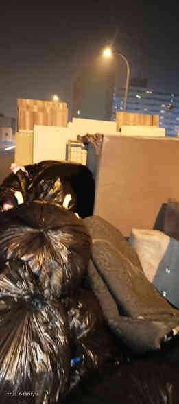 السلام عليكم ورحمة الله وبركاته يوجد لدينا كية حمل لنقل الأثاث داخل و خارج بسماية و بغداد ومحافظات مع نجار لفتح وشد جميع انواع غرف نوم  بكادر عمل متخصص يعني غراضك يمنة بأمان وباسعار مناسبة جدا للاستفسار الاتصال على *********** ويتوفر واتساب ايضا
