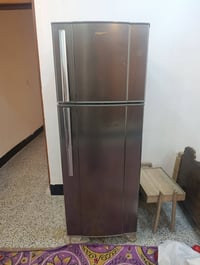 ثلاجة • حجم ١٨ • ما بيها عطل