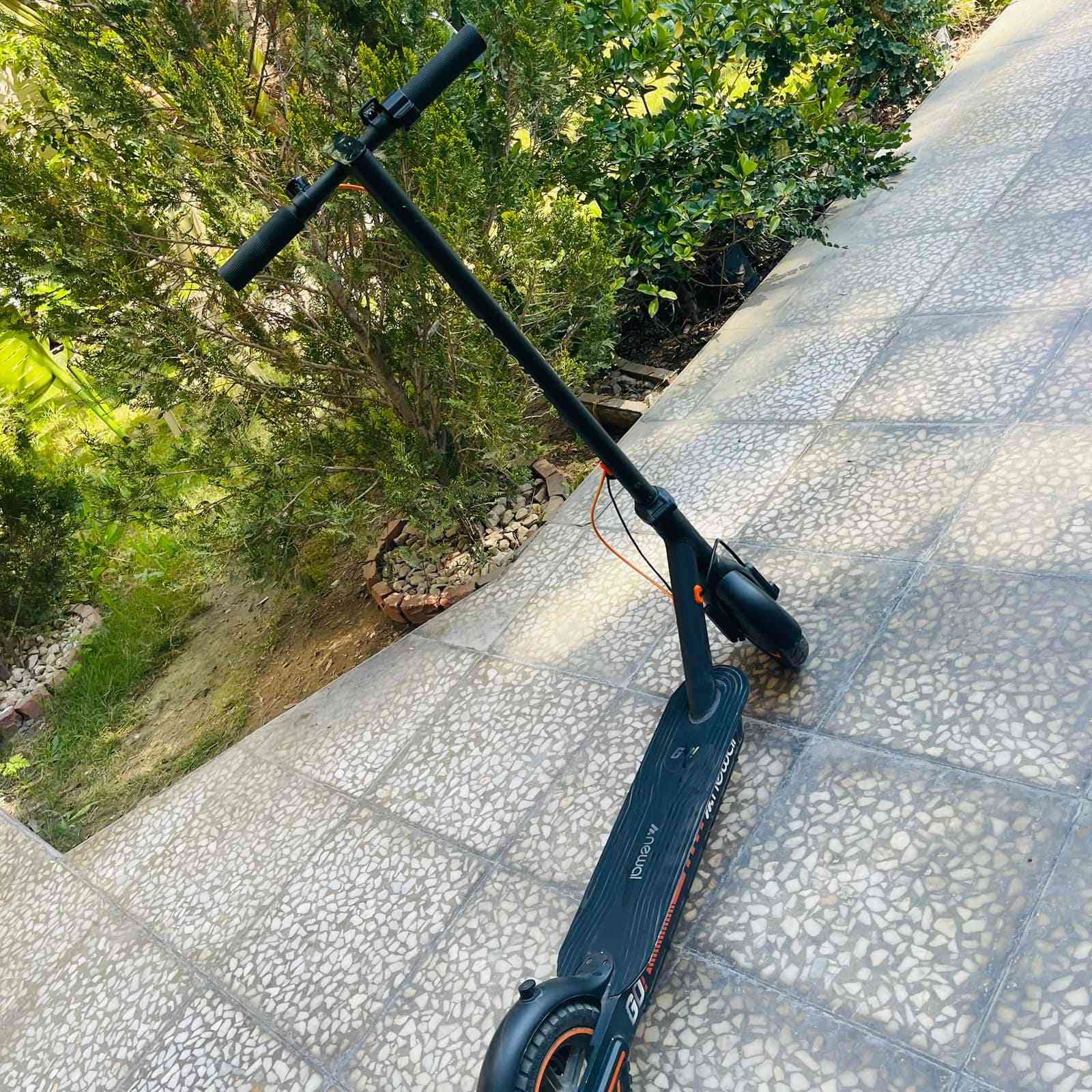 سكوتر شحن للبيع شاحنه مالته الاصليه وجديدة بي قفل بالنظام بعد ميمشي اذا تقفله يتحمل وزن ۱۲۰ تقریبا سرعات و ضوه امامي تاير خلفي جوبلس وبريك دسك بي برنامج تتحكم بي بالكامل سرعه الحقيقيه ٣٠ كيلو يمشي مسافه من ١٥ الى ٢٠ كيلو
سعره ٢٥٠ قفل بعده جديد حتى باكيته موجود


**إذا كنت صاحب هذا الإعلان وتريد حذفه لأي سبب، رجاءا أرسل رسالة إلى الدعم الفني**