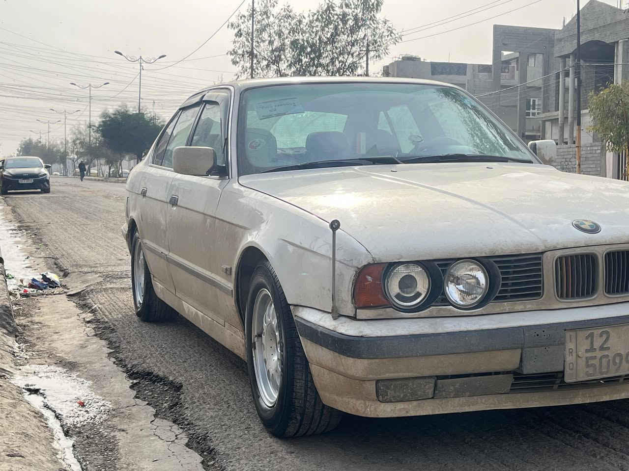 السلام عليكم
إخوان بي إم 525
مكينه كبس كير أتو 
مديل 1991
متواجد بل الأيسر 
إني مكلف بل نشر 
على أقلام 
***********
***********
