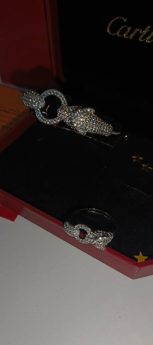 سوار تايكر تكارتير لون الفضي او الابيض + محبس مع علبه وعلاكه شهادة وبسعر جدا مناسب للاستفسار خاص يوجد توصيل كل العراق


**إذا كنت صاحب هذا الإعلان وتريد حذفه لأي سبب، رجاءا أرسل رسالة إلى الدعم الفني**