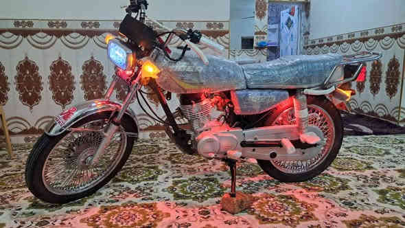 للبيع سلام عليكم دراجه تايكر موديل 22اوراق بغداد اصولي دراجه مكفوله من كل النواحي جديده ماماشيه  محفوظه يعني سلفون مامفتوحه محرك بلكارتون نضافه مال 25 كهربائيات كله شغاله اي نقص مابيه مكان واسط زبيديه سعر 650وبيه مجال ***********وتساب فقط او ***********او تصال
