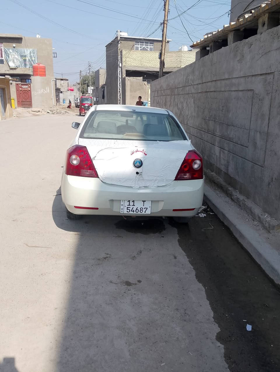 سلام عليكم جيلي امكي مويل 12 سياره حلوة بسمي سنويه جديده رقم جديد هزه جديده ساره بيه بس جنطه مدله لا ضربه وله صبغ بيه ملحضات بصيطه سعر 32 بيه مجال لعنوان بغداد رقمي ***********
