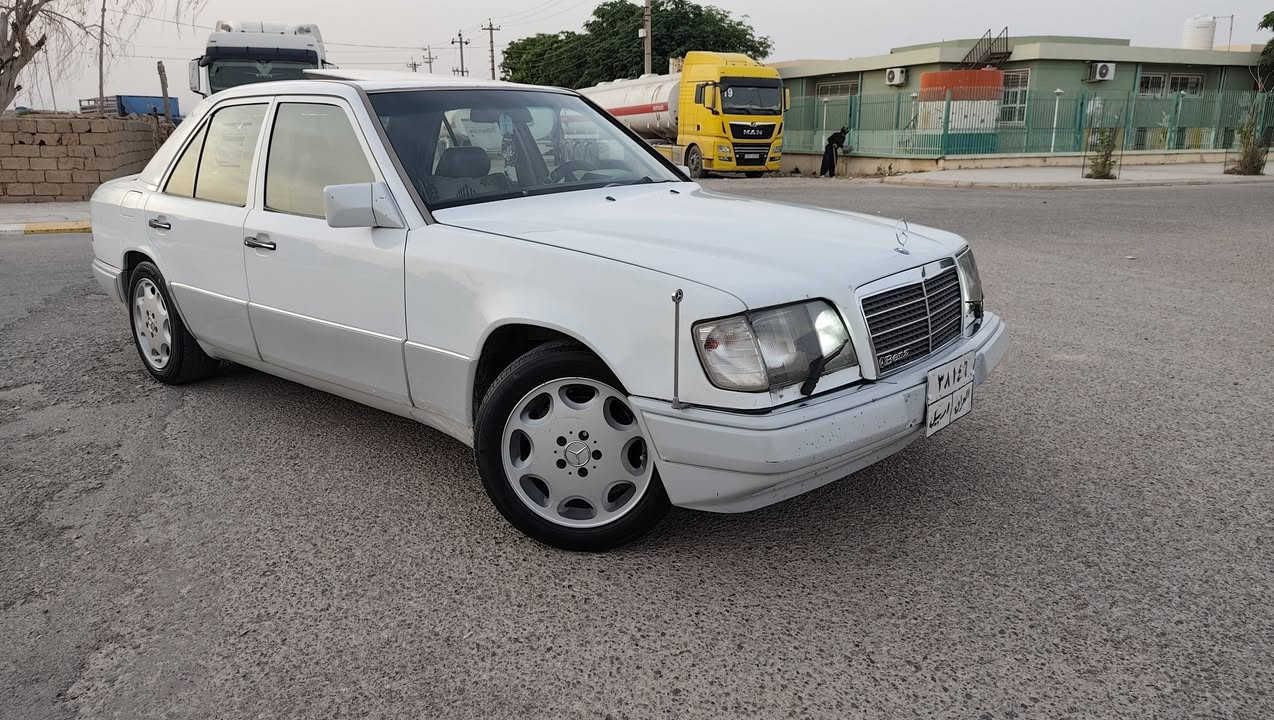 السلام عليكم للبيع مرسيدس دب موديل 92 سعر 95 شراي اتصل ***********
