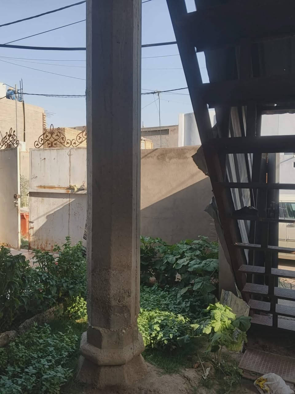 الكوت :
بيت مساحته 250م في حي الجامعه قرب المدرسه الصينيه الجديده طابقين الأول متكون من غرفتين وهول واستقبال ومطبخ وصحيات داخليه وخارجيه وحديقه وكراج والطابق الثاني متكون من غرفتين وهول عرض الشارع 12م خدمات متوفره بقية التفاصيل يم صاحبه السعر 210 مليون وبيه مجال .


**إذا كنت صاحب هذا الإعلان وتريد حذفه لأي سبب، رجاءا أرسل رسالة إلى الدعم الفني**