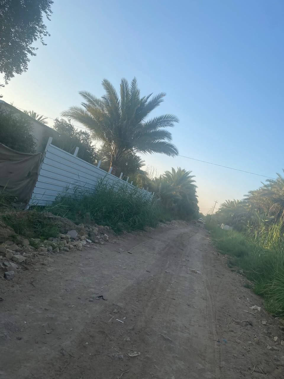 سلام عليكم 5 دونم واقع حال اكثر من 6 دونم 
العنوان بغداد الراشديه حي المهندسين 
5 دونم سند تحويل مباشر ثاني يوم تفتح بيان 
خدمات كامله ماء كهرباء صايره عله شارعين امامي خلفي الارض جدا ممتازه وموقعه كلش حلو 
ترهم سكن او شاليهات او مزارع منتجه 
كافه انواع النخيل متوفر بيه 
السعر جدا مناسب
للاستفسار *********** 
متوفر واتساب ايضا
