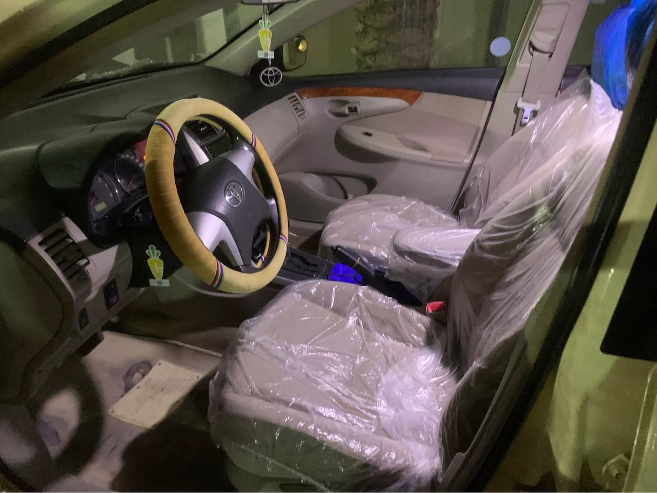 ٢٠١٣ بيلاد ته كسي مه كينه گه و ره پارجه ي نيه 
به س جه مپيكي بشتوو پيشي ٣جي سارده كووت سي پارجه ي پيشي به س كراوه ته وه 
بيلاديه سه قفيشي كه ميك قوپي هه يه ره قه موو سه نه وي نويه 
ژماره وه تس ئاپ
*********** أربيل, العراق
